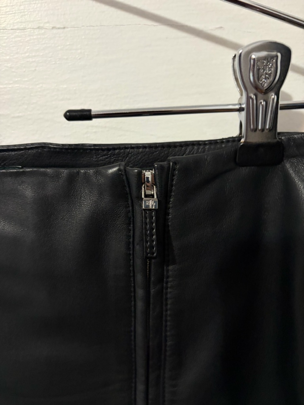 Ralph Lauren Black Real Leather Pencil Skirt with asymmetrical Front Zip - Picture 2 of 8